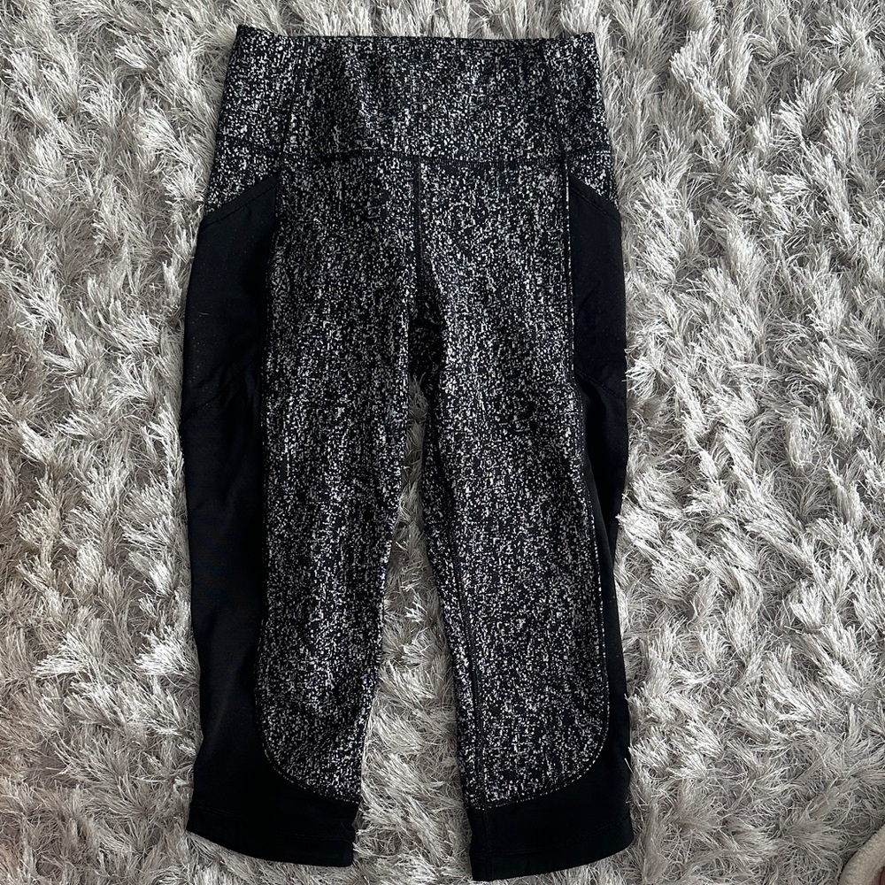 Black and Gray Patterned Leggings